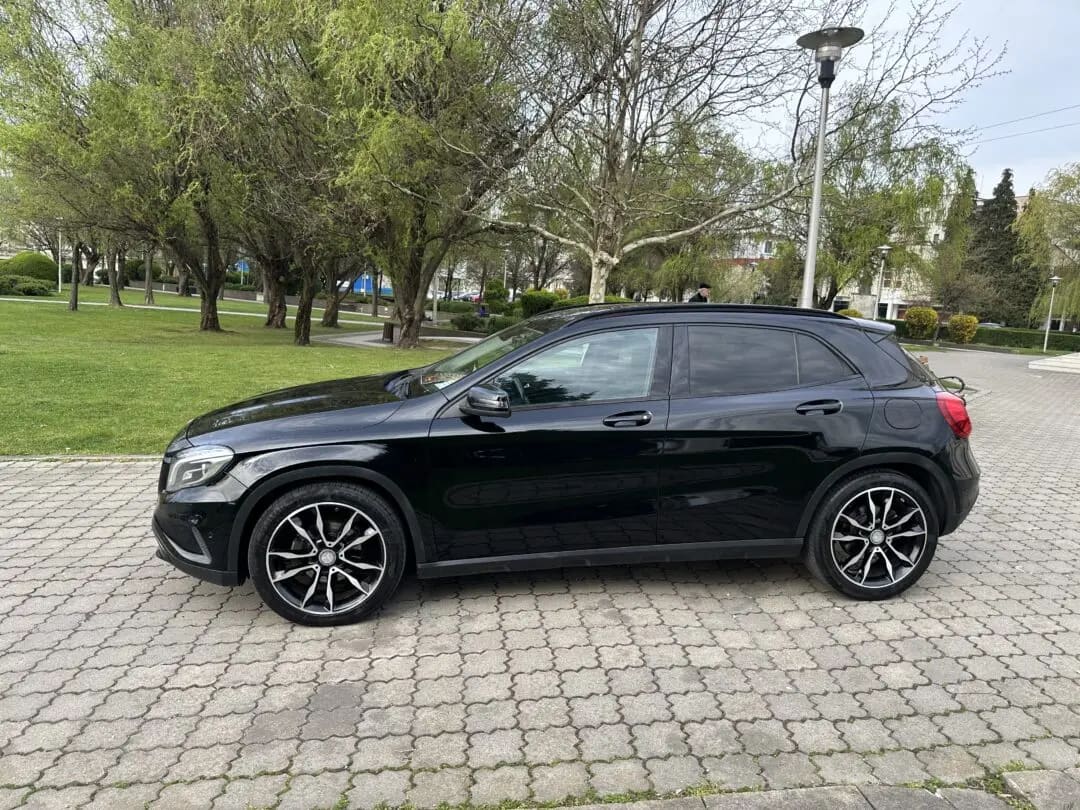 Mercedes-Benz GLA 220