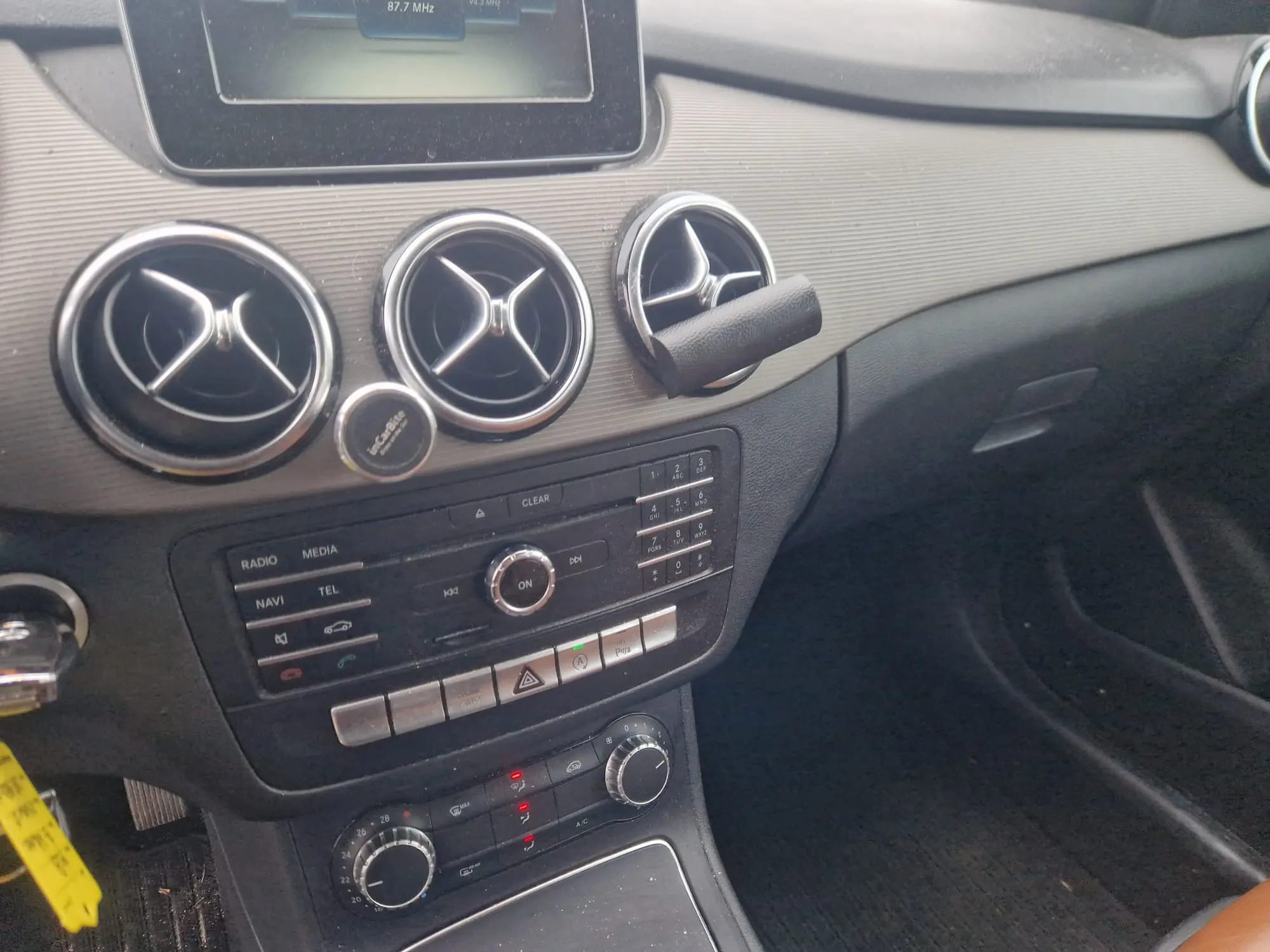 Mercedes-Benz B 180