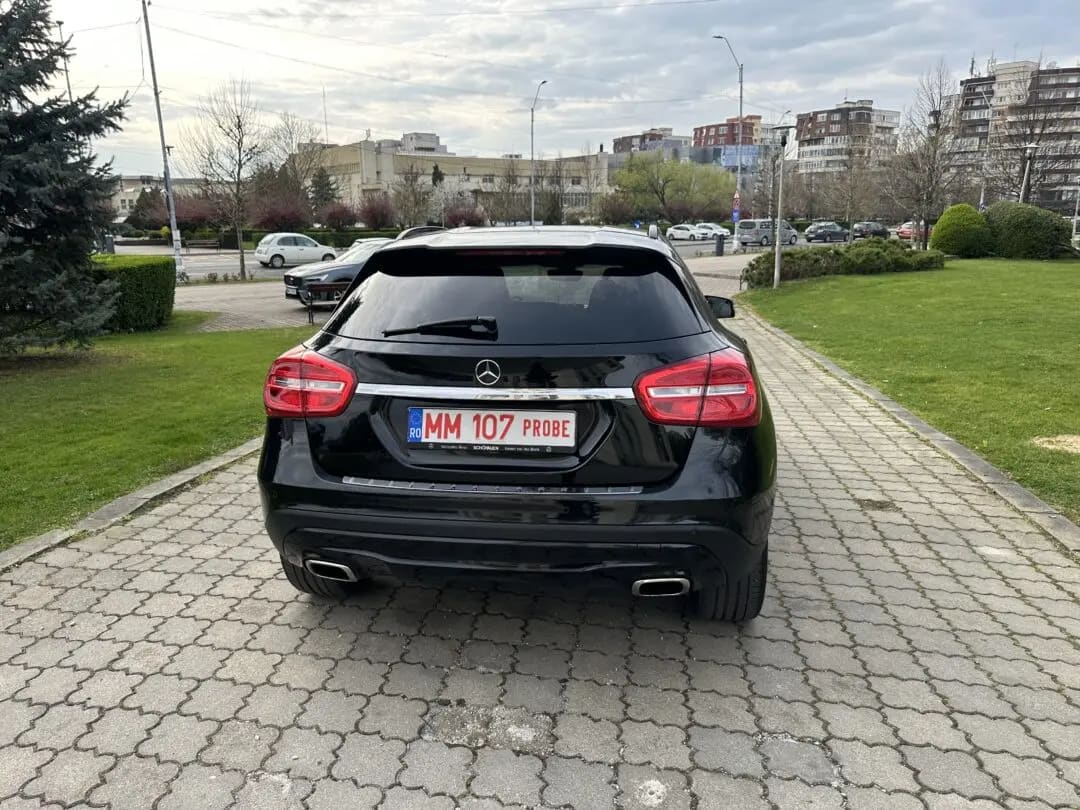 Mercedes-Benz GLA 220