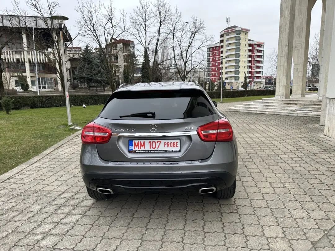 Mercedes-Benz GLA 200