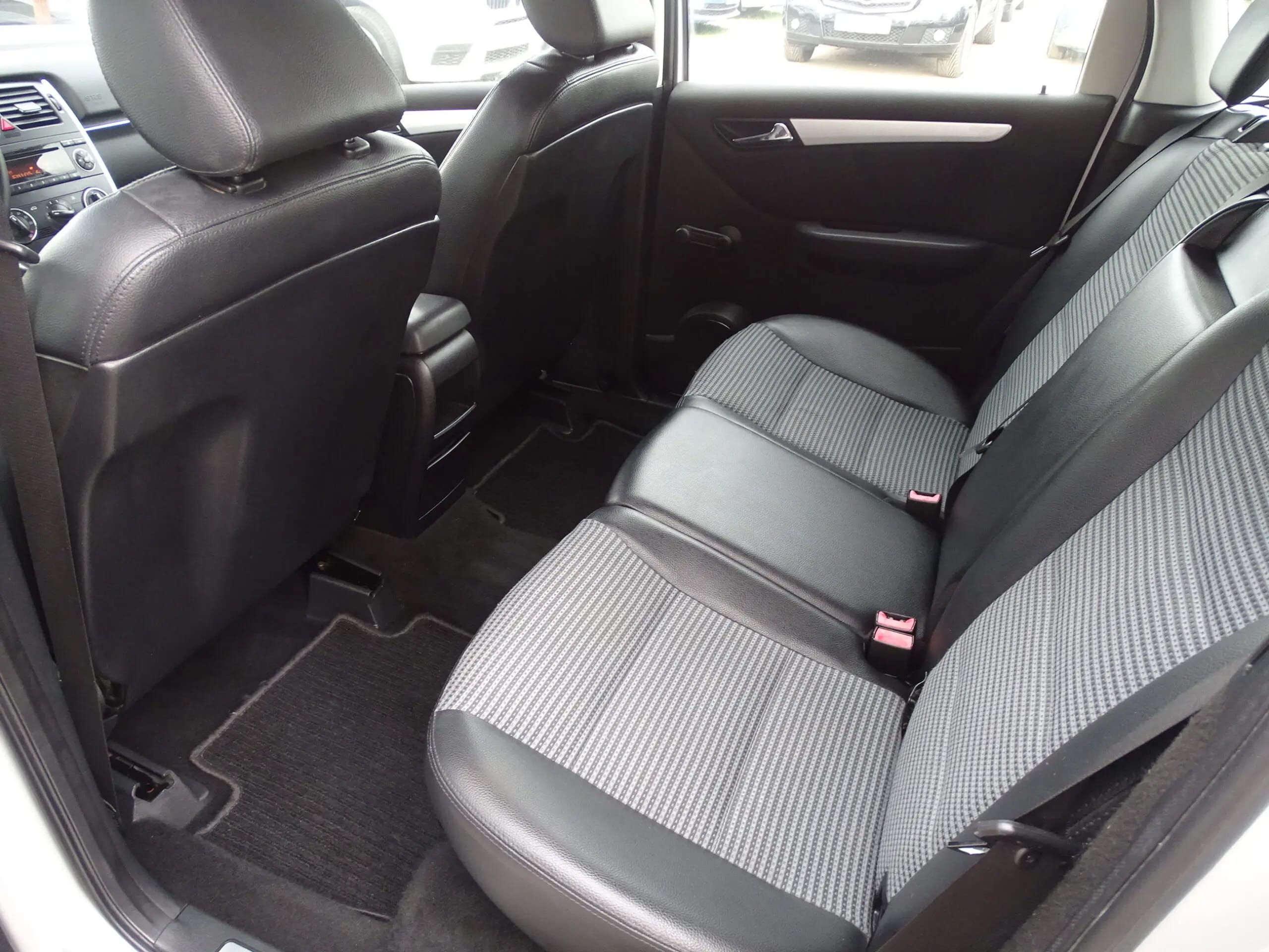 Mercedes-Benz B 200