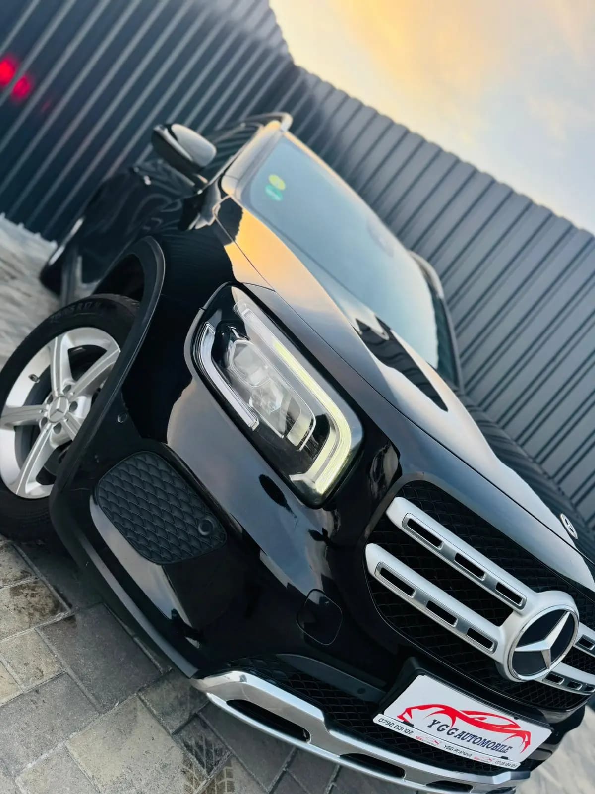 Mercedes-Benz GLB 220
