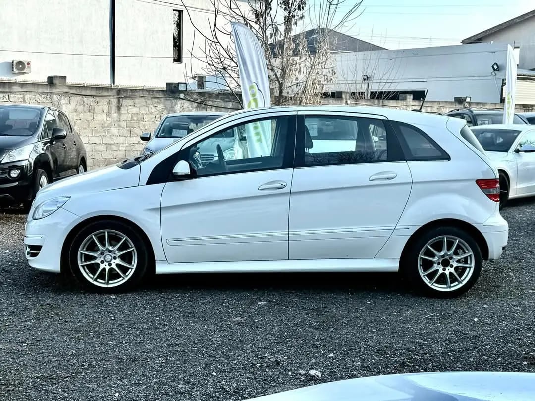 Mercedes-Benz B 200