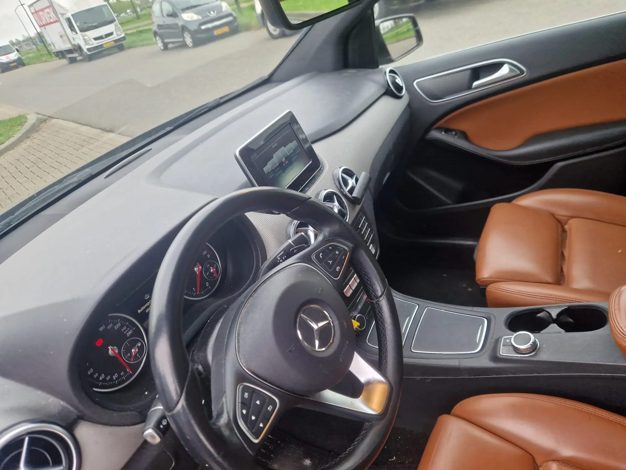 Mercedes-Benz B 180