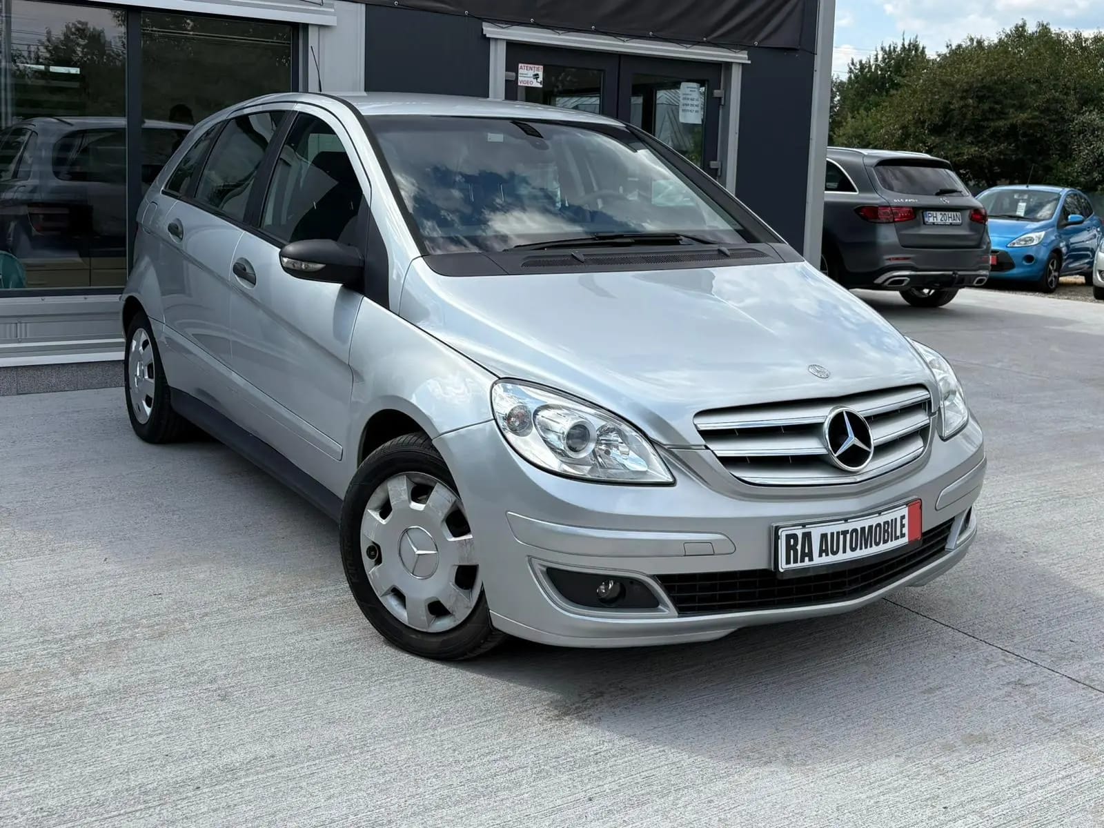 Mercedes-Benz B 200