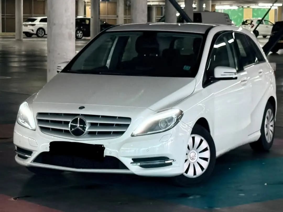 Mercedes-Benz B 180