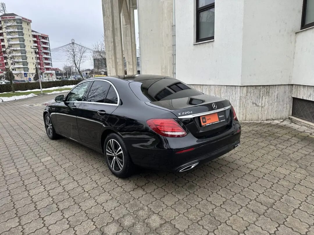 Mercedes-Benz E 220
