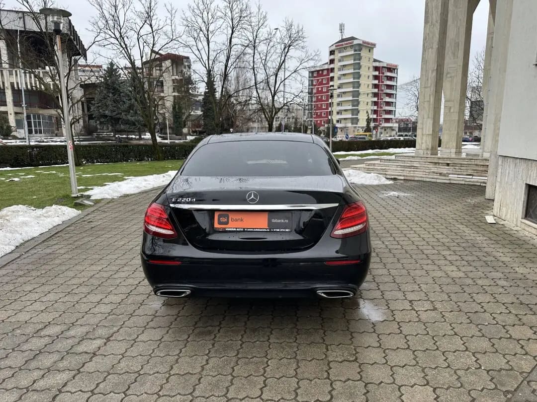 Mercedes-Benz E 220