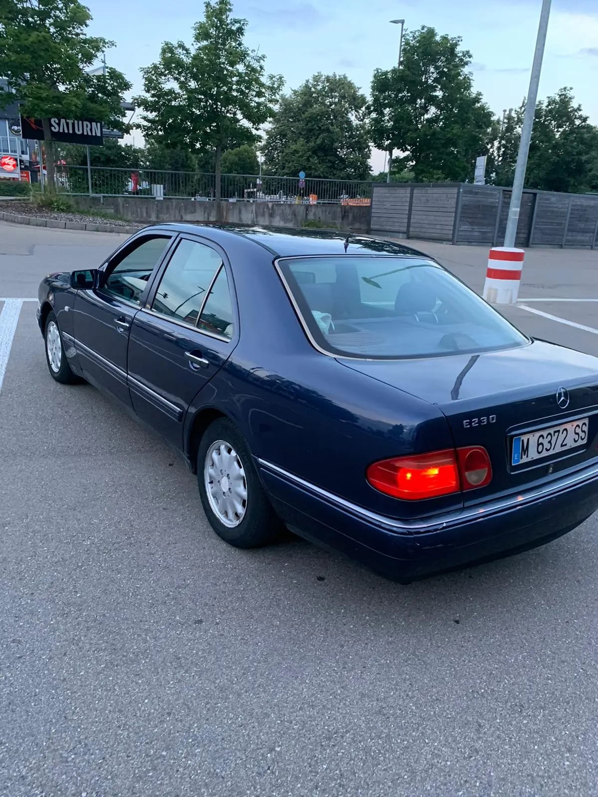 Mercedes-Benz E 230