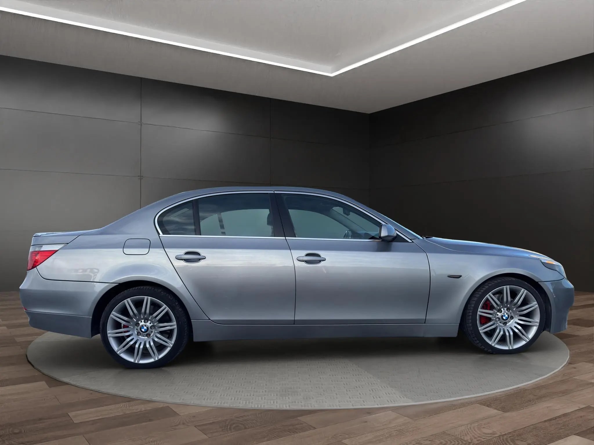 BMW 545