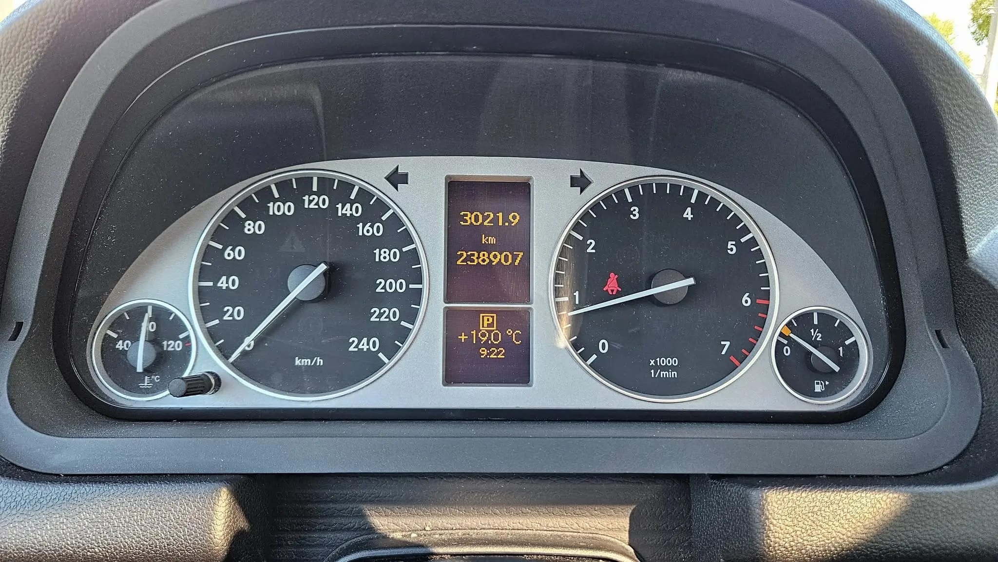 Mercedes-Benz B 180