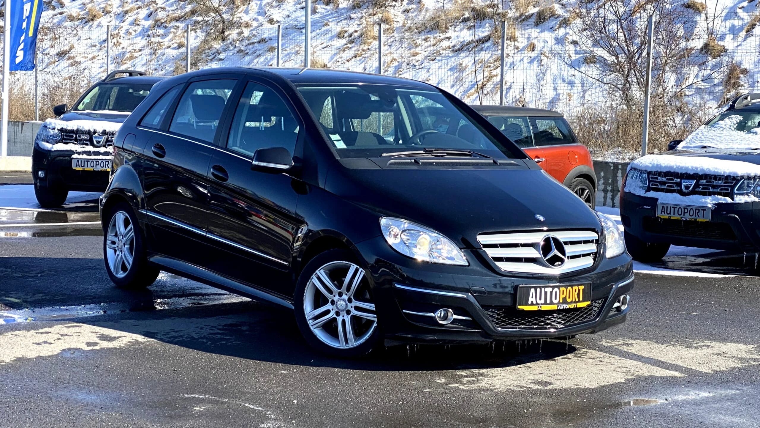 Mercedes-Benz B 180