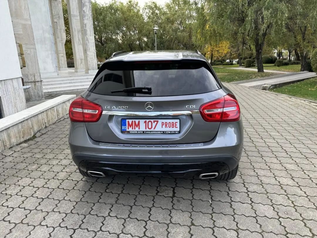 Mercedes-Benz GLA 200