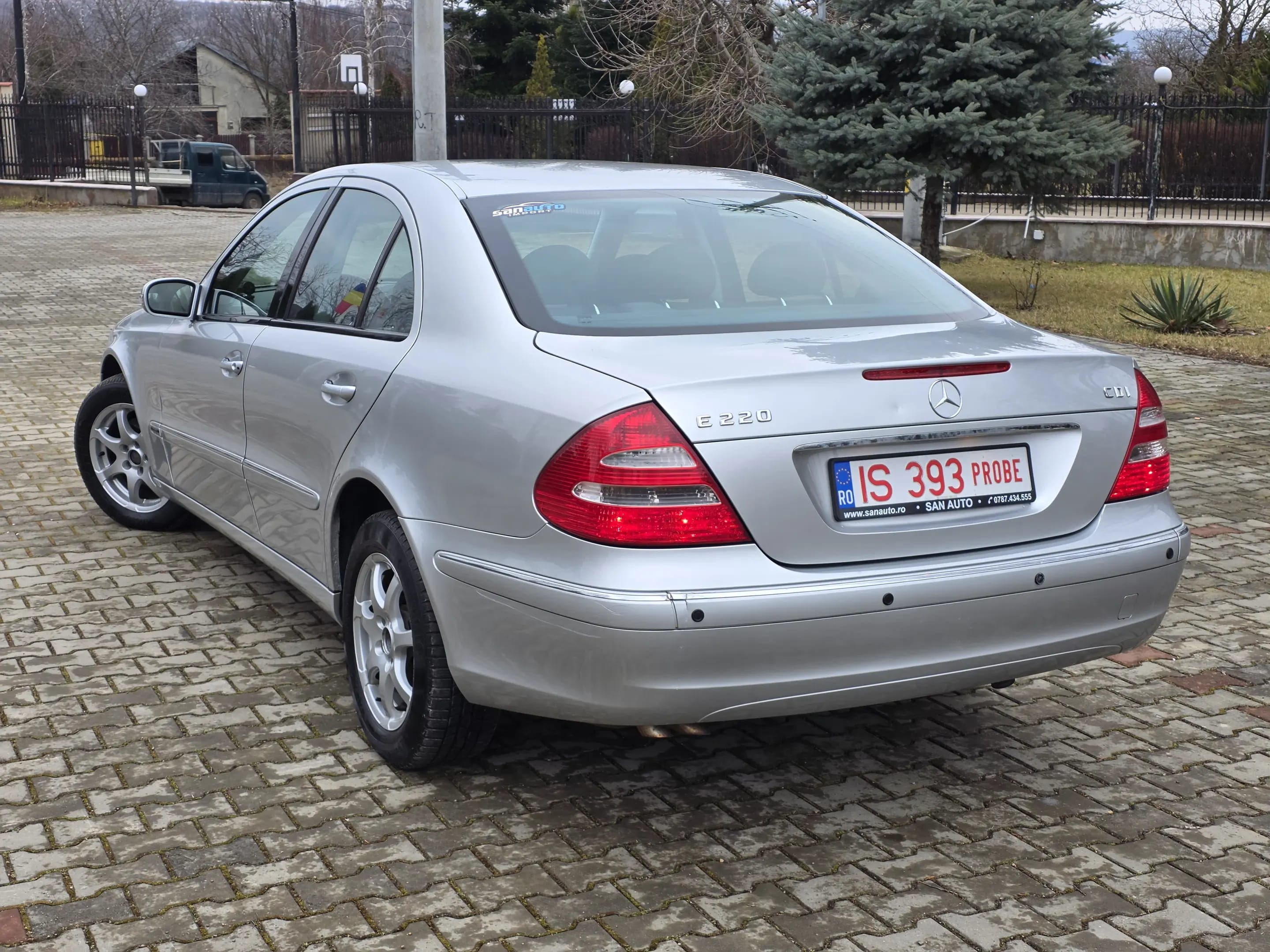 Mercedes-Benz E 220