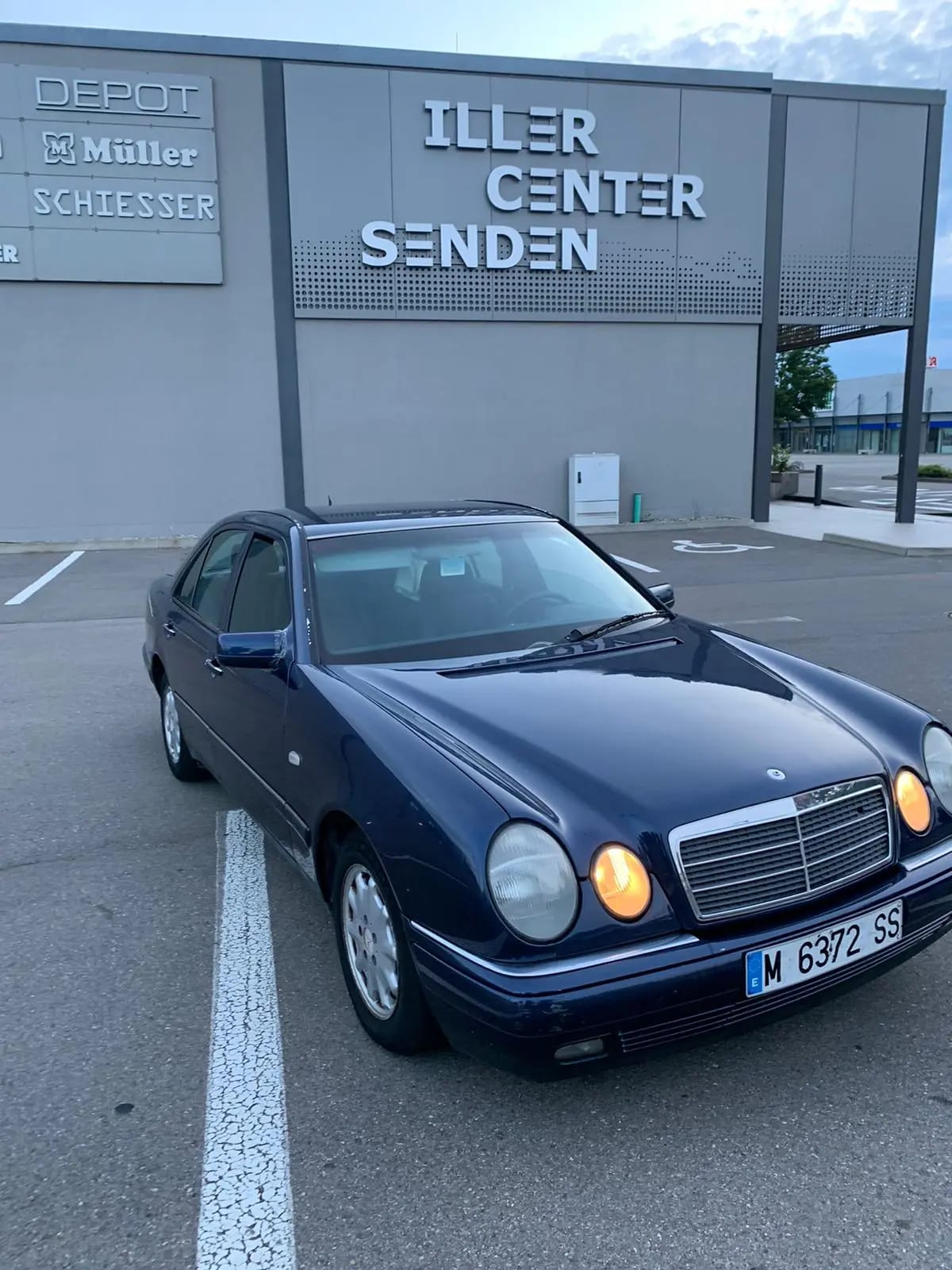 Mercedes-Benz E 230