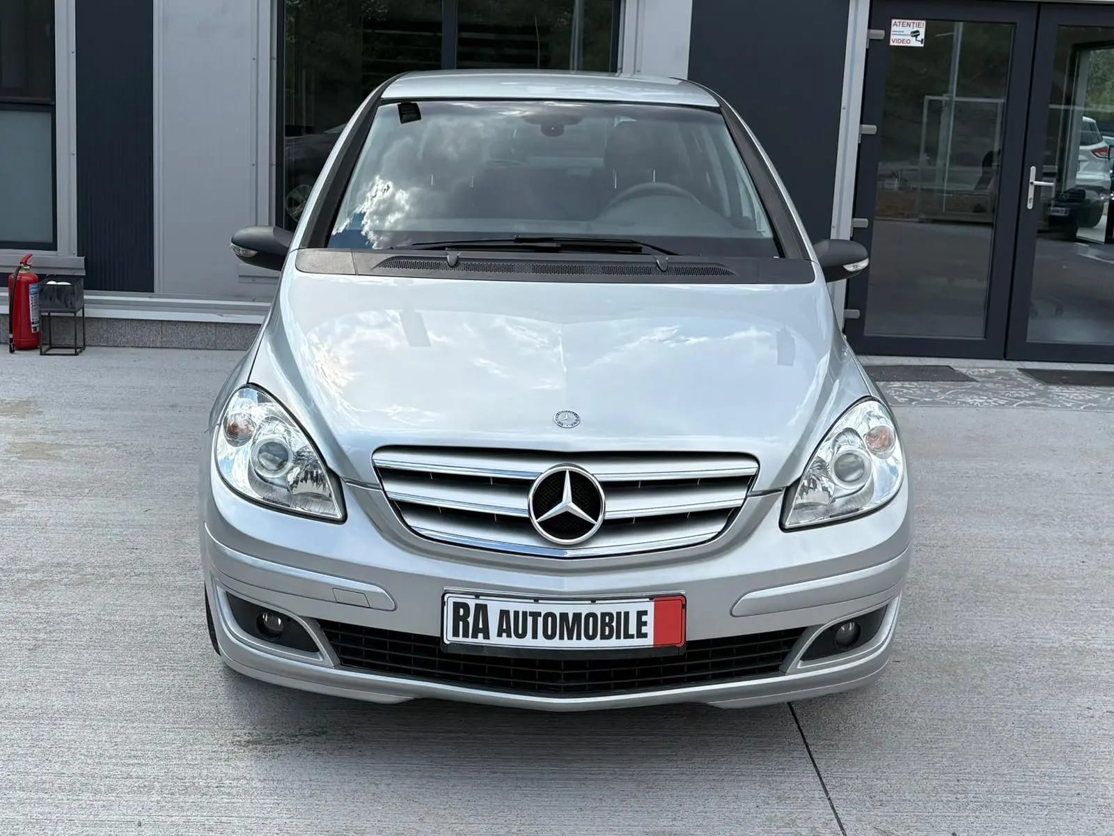 Mercedes-Benz B 200