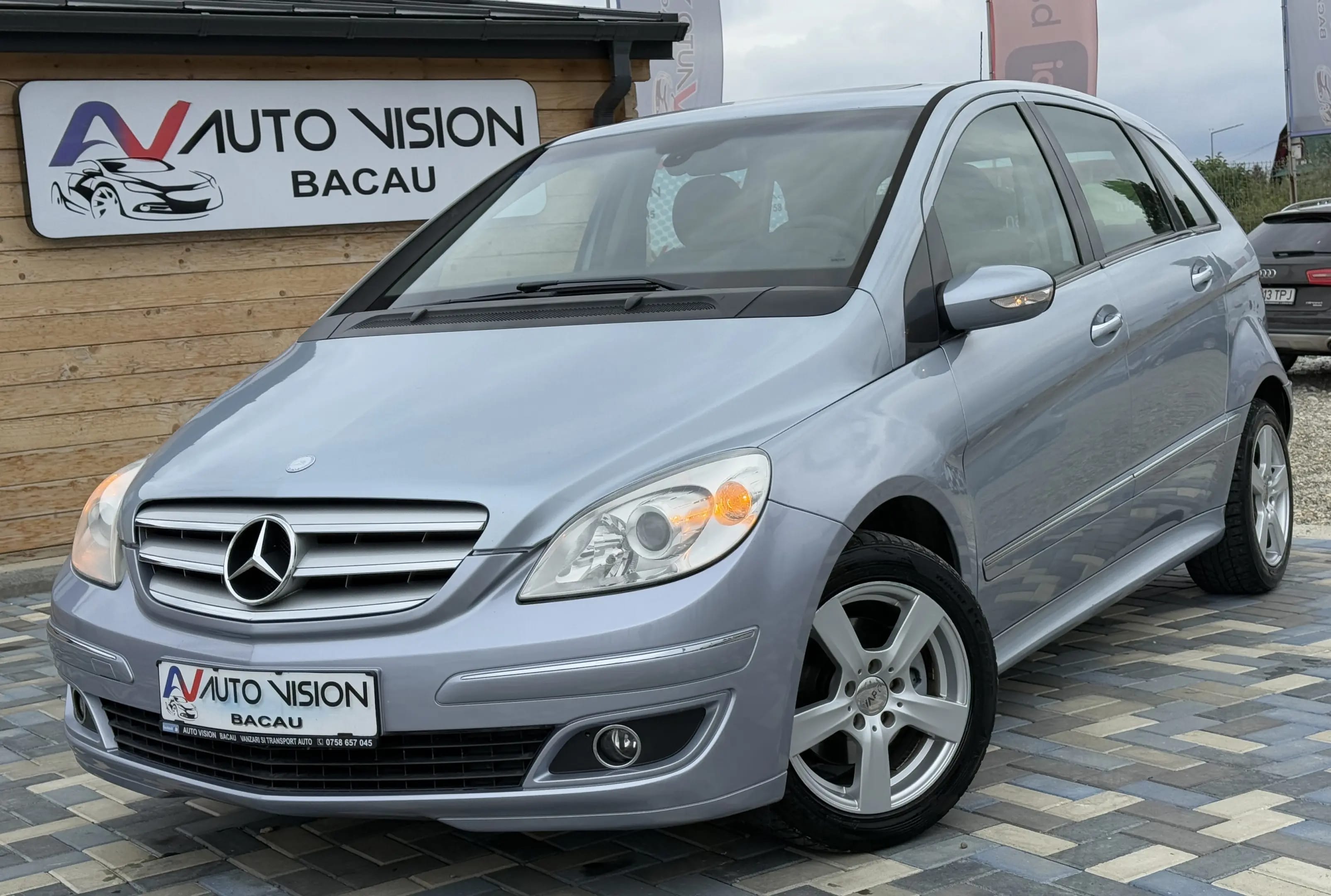 Mercedes-Benz B 200
