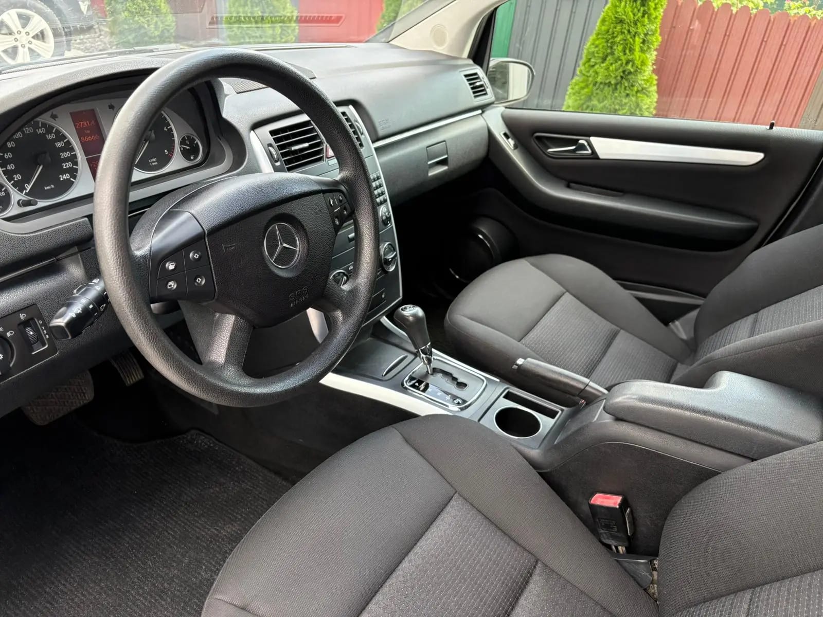 Mercedes-Benz B 200