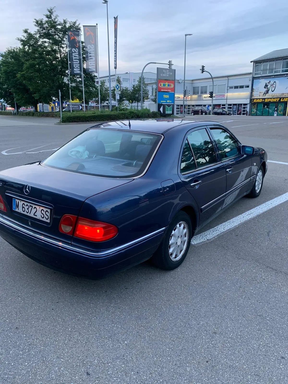 Mercedes-Benz E 230