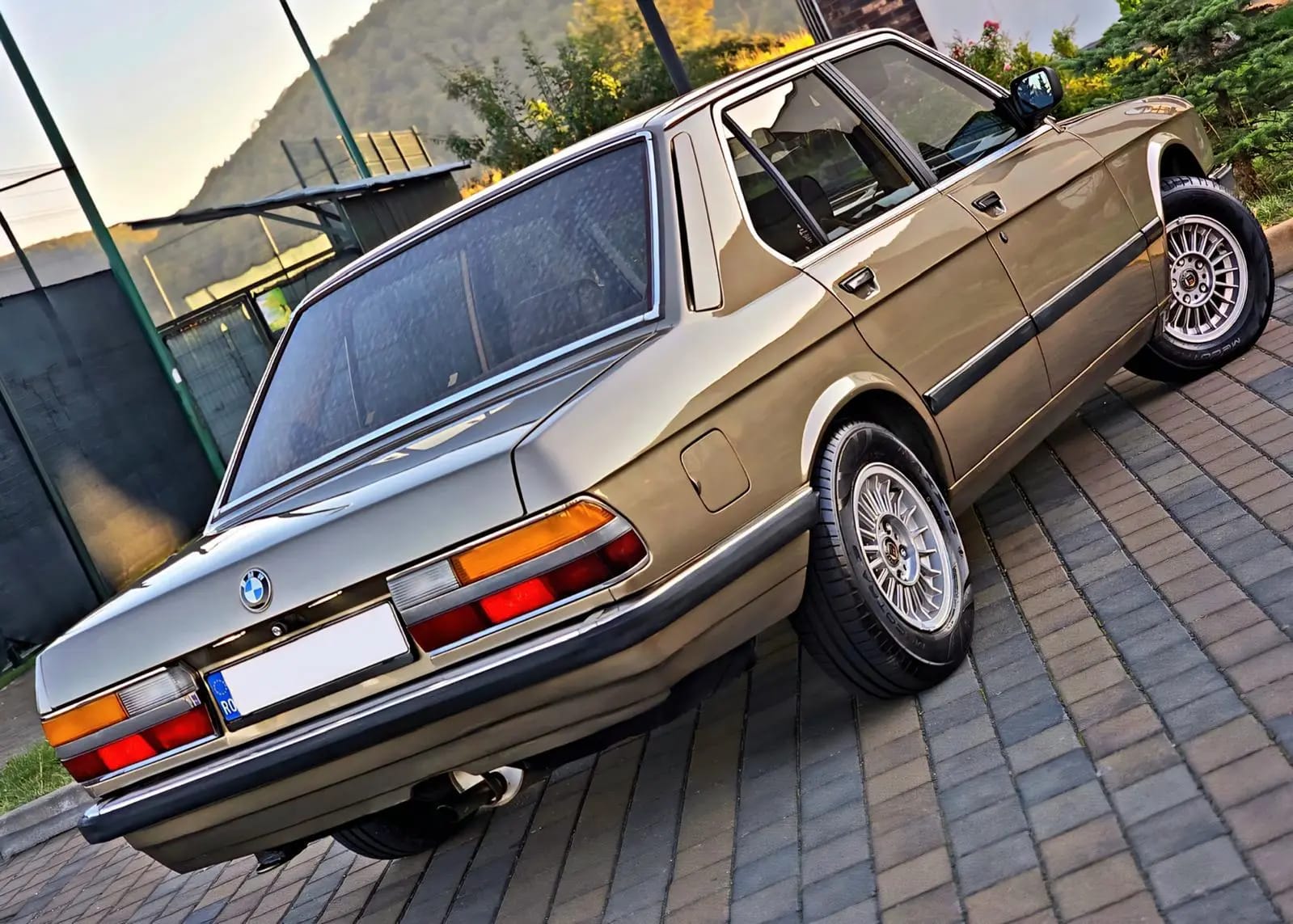 BMW 518
