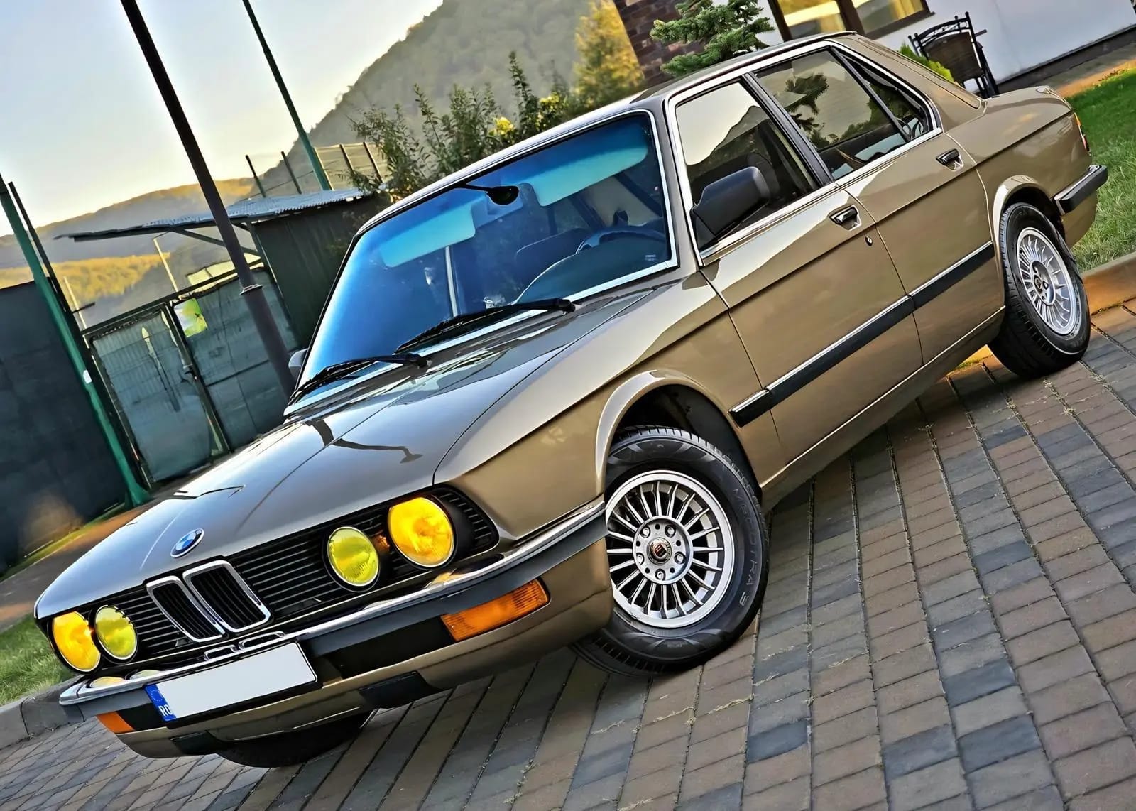 BMW 518