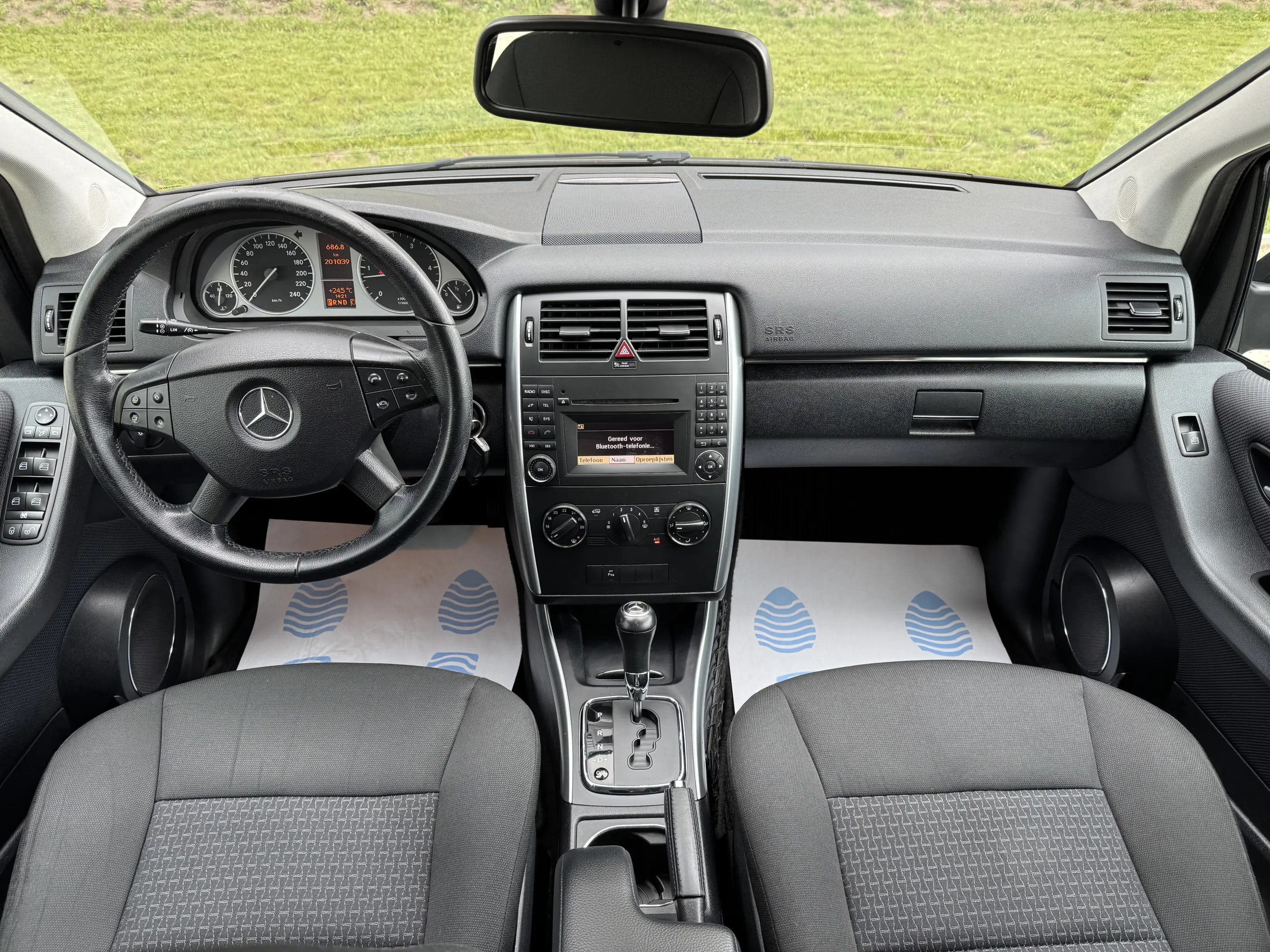 Mercedes-Benz B 180