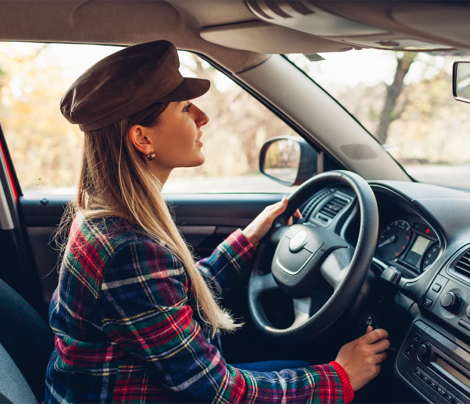 Девушка в машине. Человек в машине. Включи auto. Навороченные машины. Включи auto.