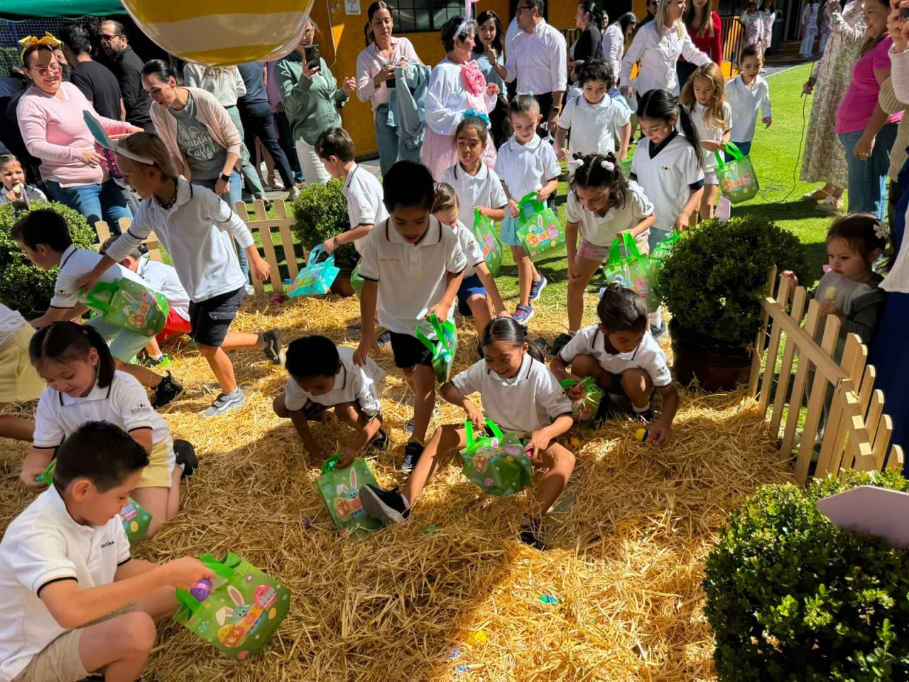 Fotografía de la comunidad escolar: ninos en granja.