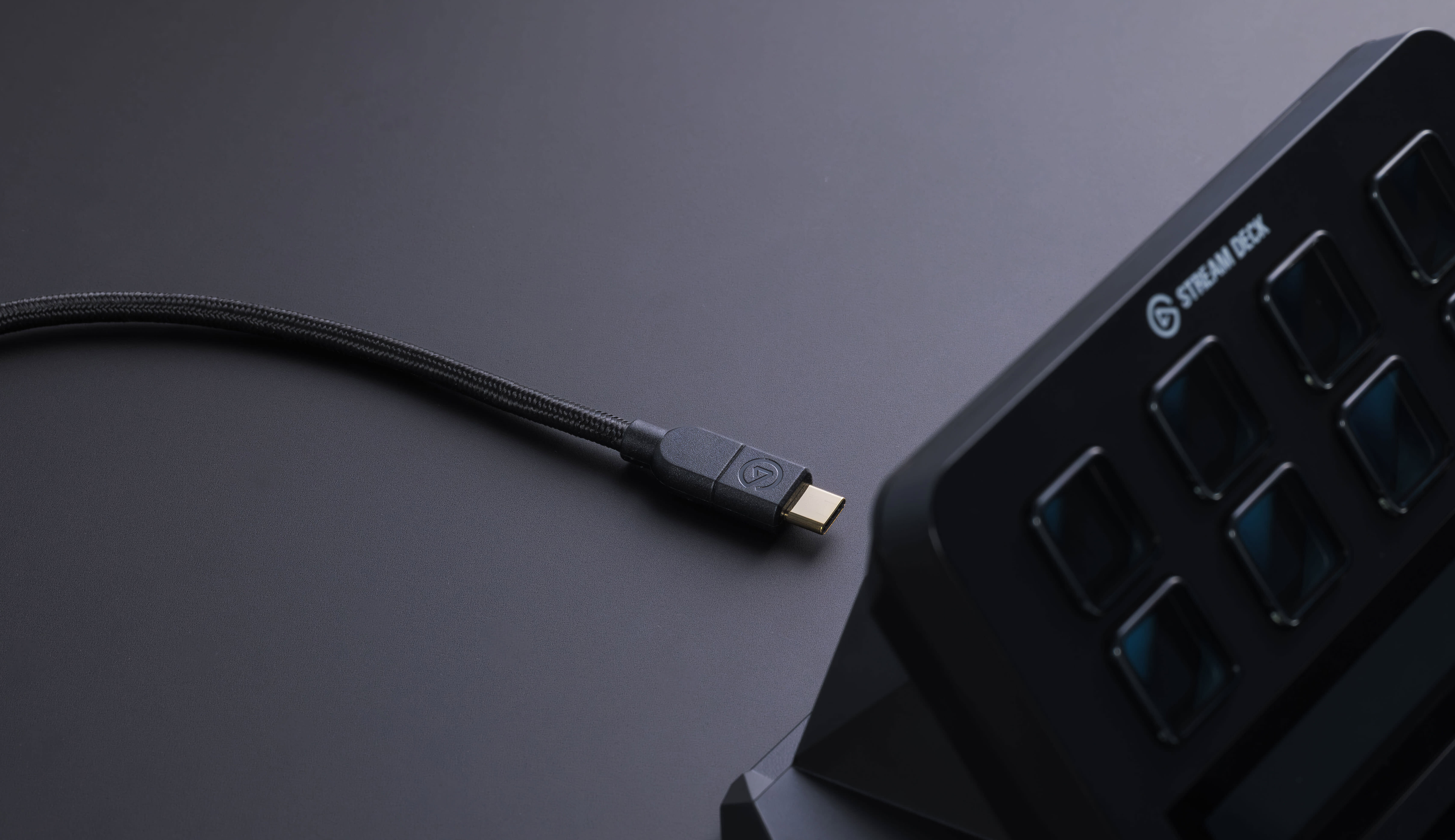 Elgato STREAM DECK + 本体とUSBケーブル Elgato STREAM DECK + 本体とUSBケーブル