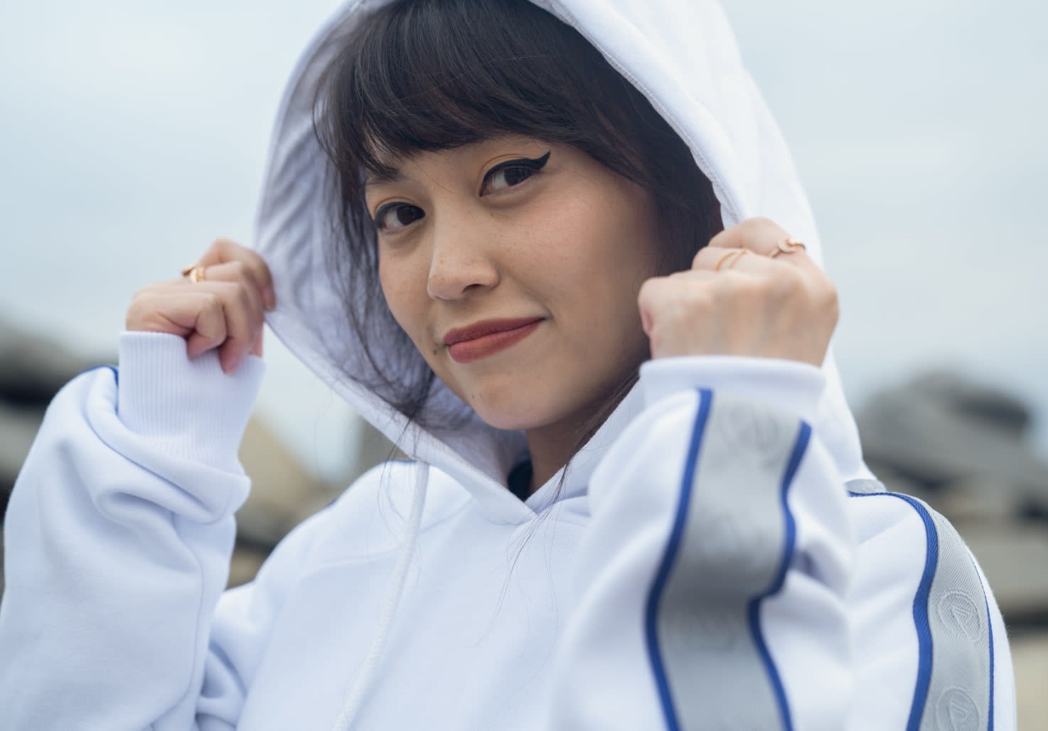 girl wearing Elgato merch