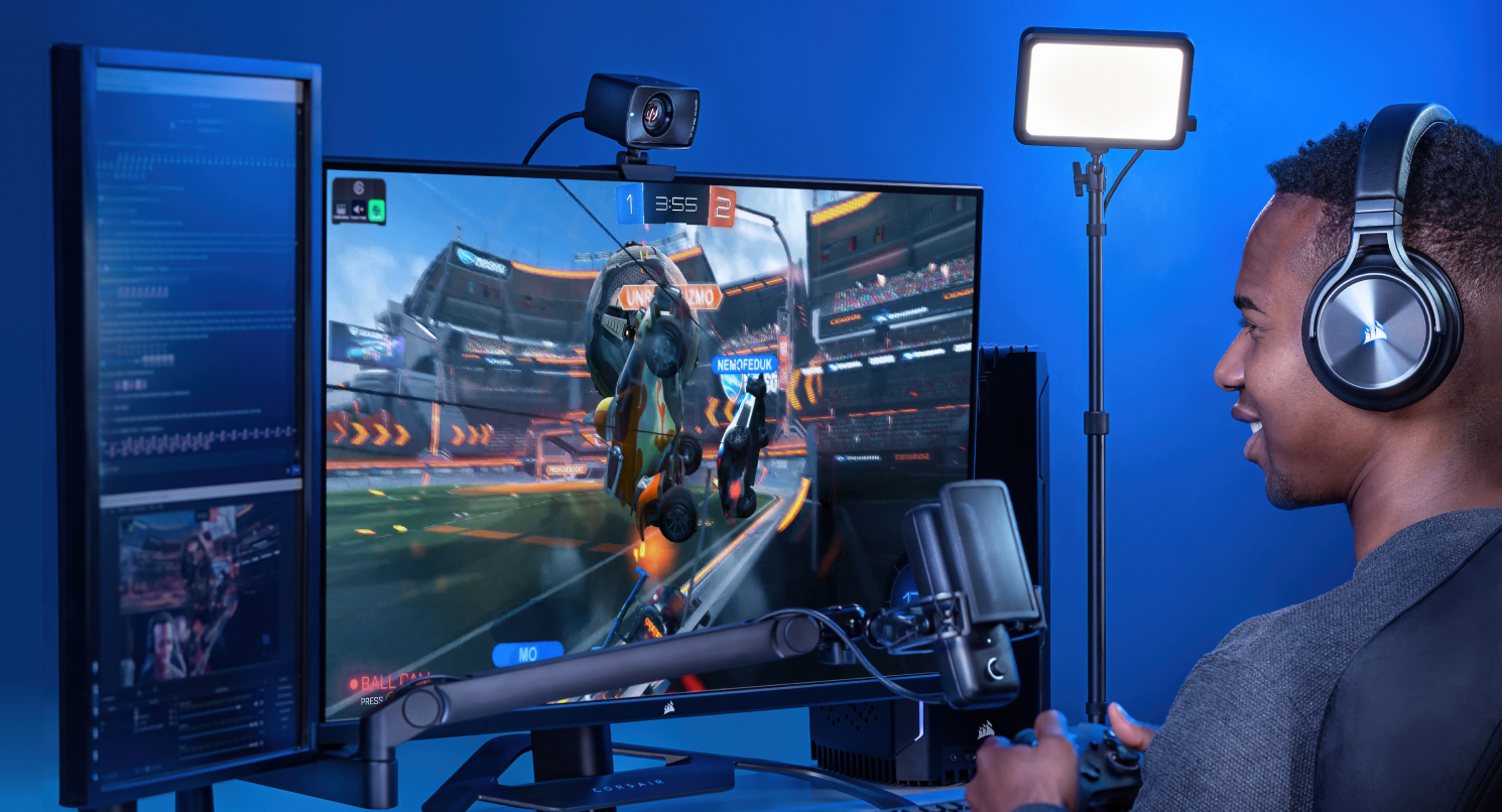 A streaming setup featuring Facecam, Key Light Mini, Wave:3 and Wave Mic Arm LP