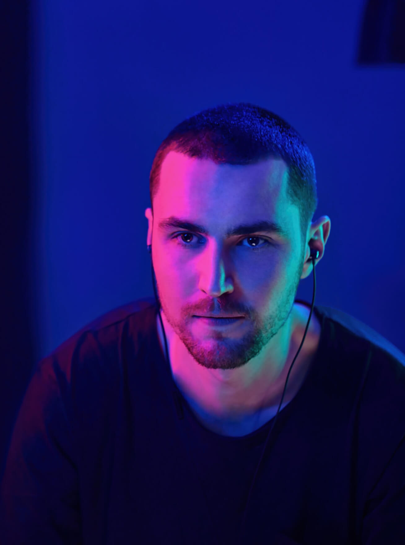 Streamer playing game