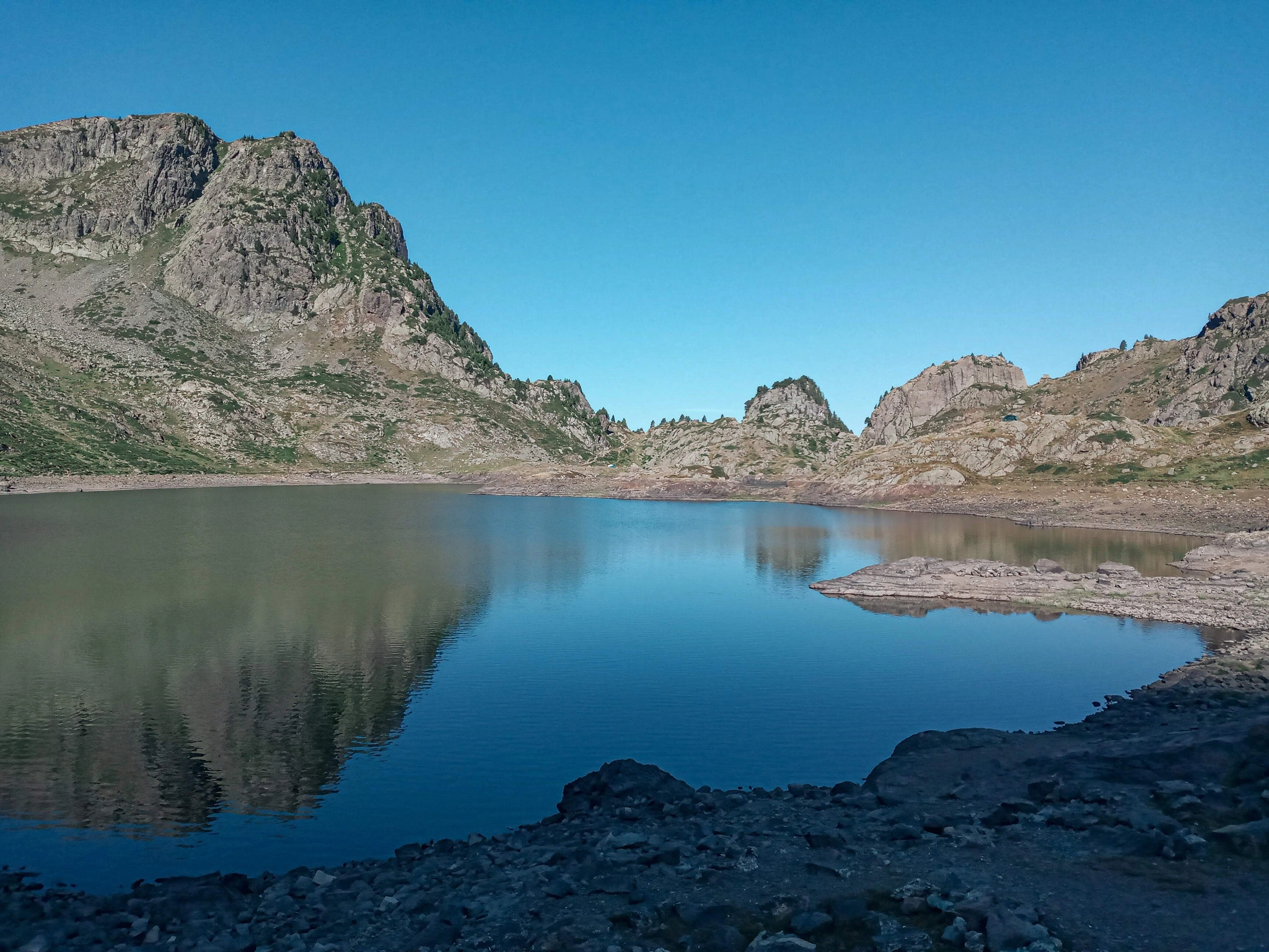 Autour des lacs Robert.