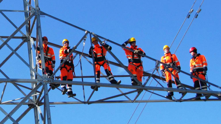 Employees during training for electricians - Eltel Networks