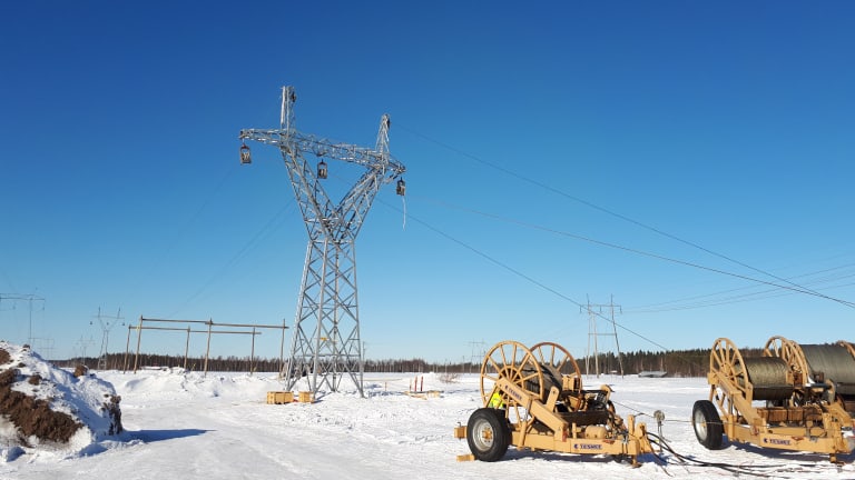 Eltel rakensi sähkönjakeluyhtiö Kajavelle kaksi 110 kV -voimalinjaa