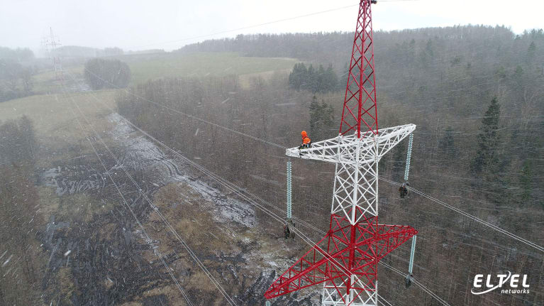 Prace montażowo – naciągowe na dwutorowej napowietrznej linii 330 kV Jurbarkas – Bitenai, Litwa– eltelnetworks.pl