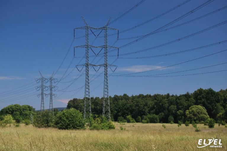 Strommasten (Typ: durchgehende) als Hochspannungsfreileitung - eltelnetworks.pl