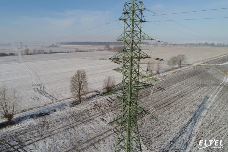 Słup energetyczny na linii  wysokiego napięcia Pelpin – Malbork – eltelnetworks.pl