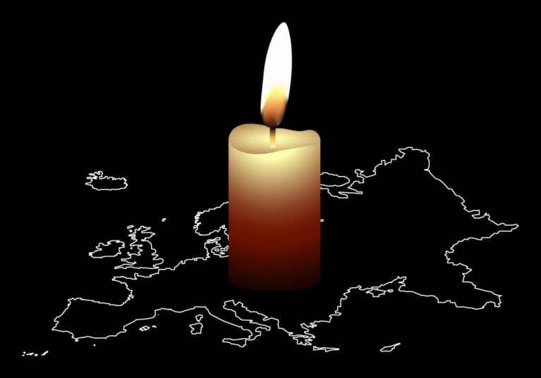 Symbol of the serious widespread blackout – a candle standing on the black map of Europe - eltelnetworks.pl