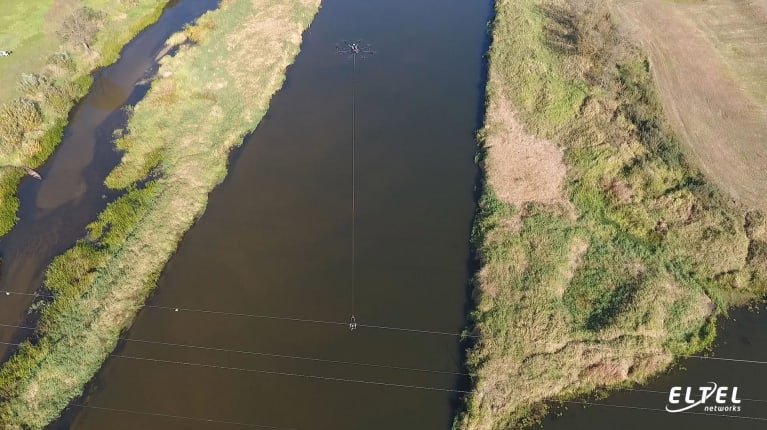 Montaż 70 odstraszaczy ptaków typu FireFly na linii 110 kV pod napięciem za pomocą drona - Wizna - eltelnetworks.pl
