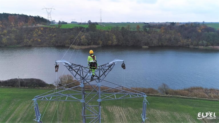 Wykorzystanie drona do rozciągania linki wstępnej na napowietrznej linii 110 kV nad rzeką Nogat - Malbork-Pelplin - eltelnetworks.pl