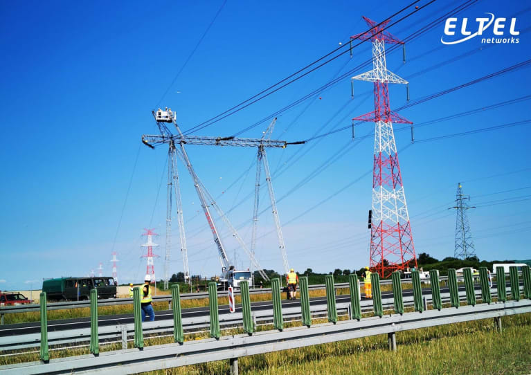 Napowietrzna linia elektroenergetyczna 400 kV Czarna-Pasikurowice - prace na wysokości - Eltel Networks