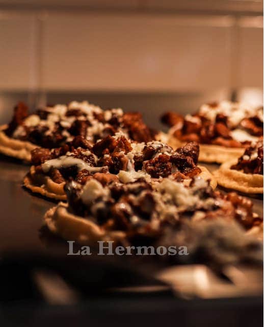 La Hermosa Restaurant background image