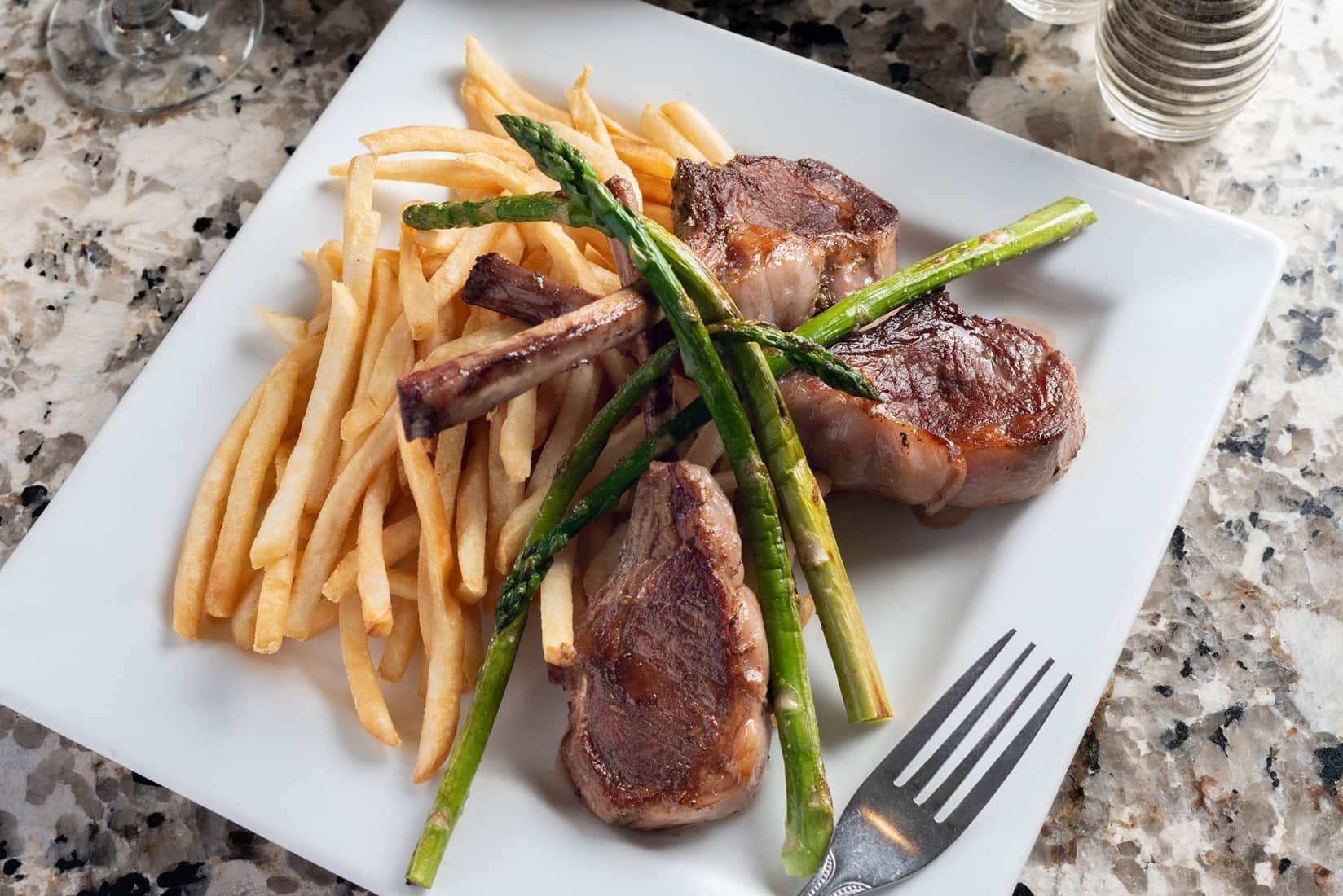 Mack Avenue Grille background image