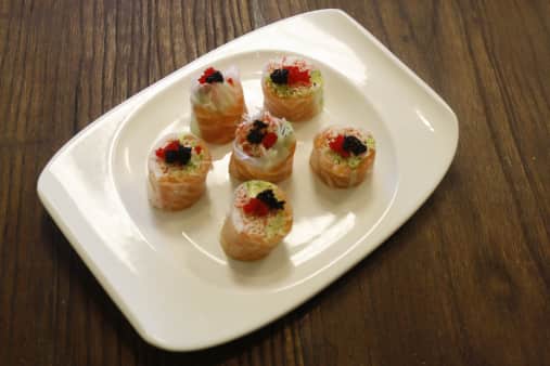Salmon Rice Paper Roll*