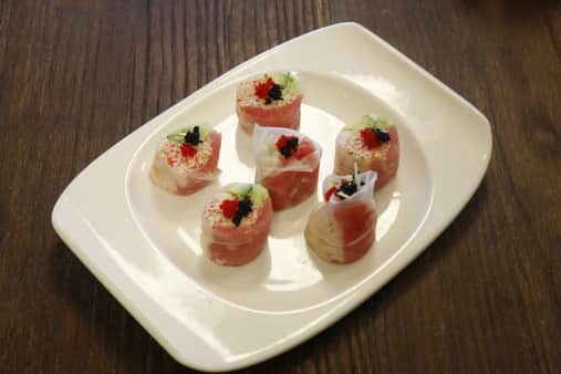 Tuna Rice Paper Roll*