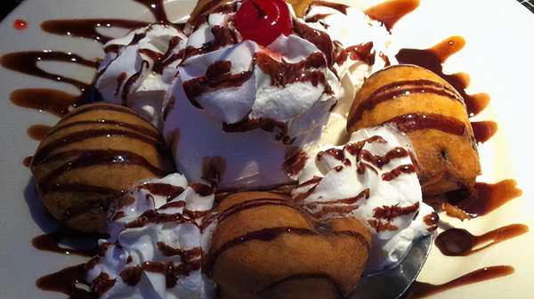 image of Fried Oreos a la Mode
