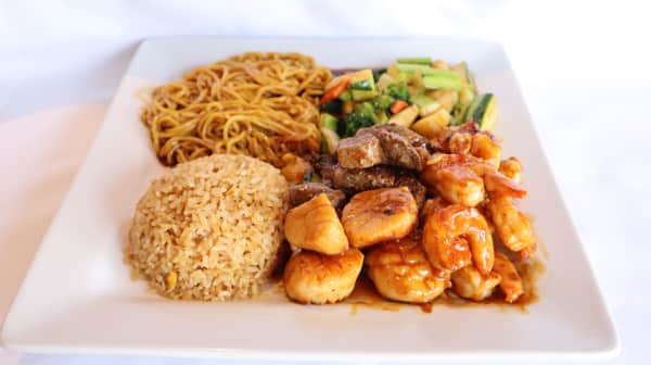 image of Sake Deluxe Hibachi Combo