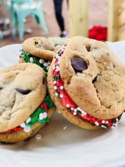 Chocolate chip cookie (single cookie, not stuffed)