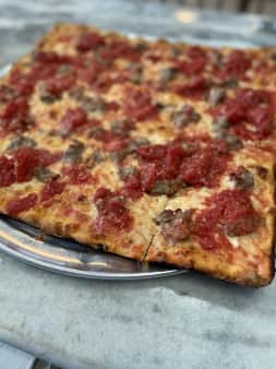 image of Bennys Brooklyn Pizza w/ Sausage